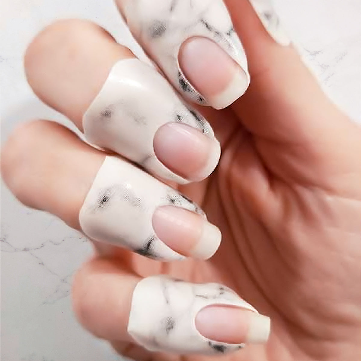 Tool to apply nail powders without mess